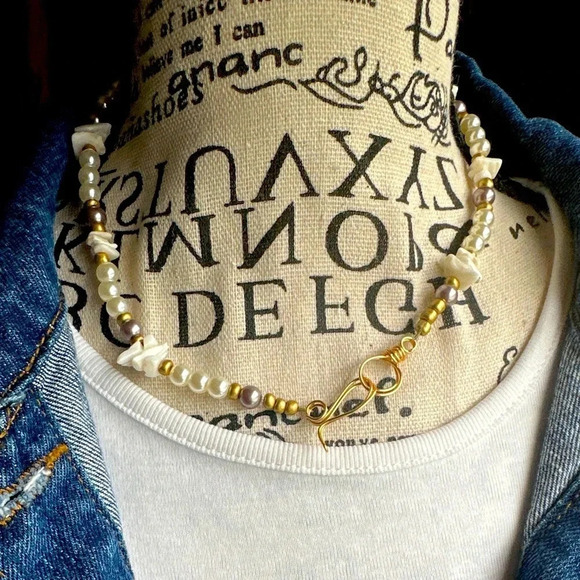 Alquimia Pearl and Gold Necklace - Picture 2 of 8